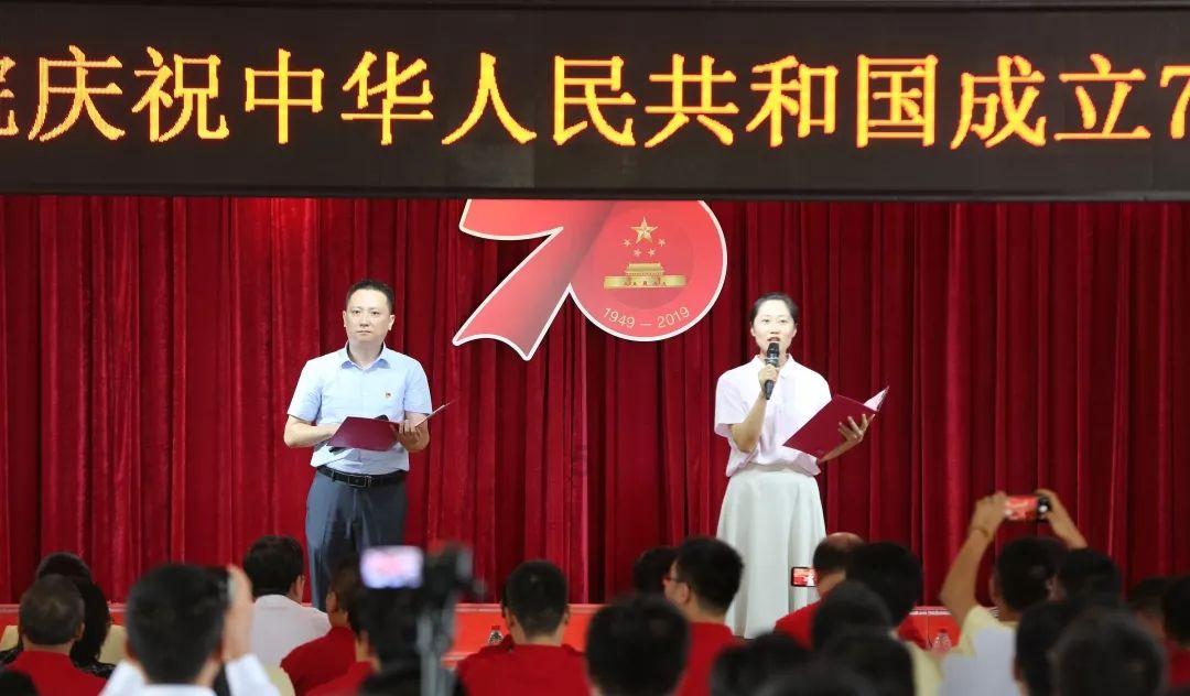 湘乡经开区:定制公交车解决企业员工通勤难题